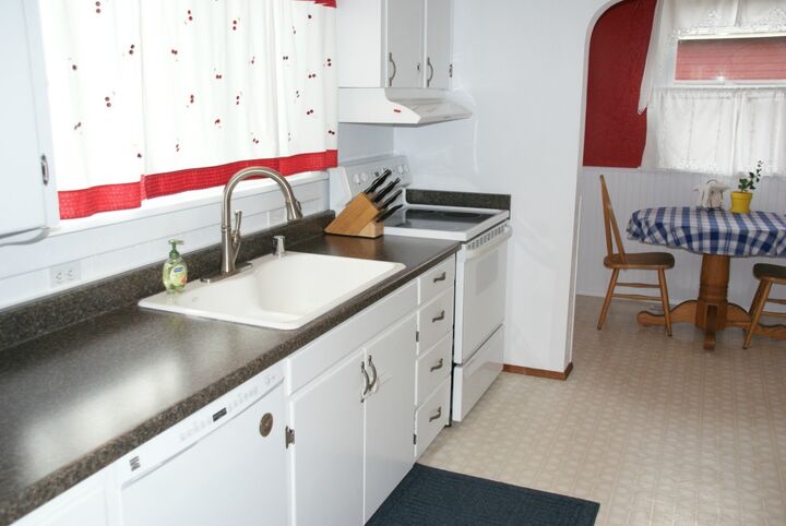 Property Photo: 402 S 35th St WA 98418