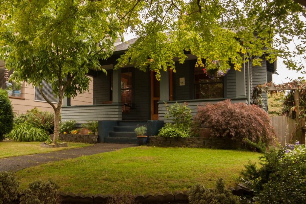 Property Photo:  318 N 77th St  WA 98103 