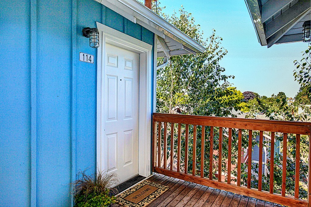 Property Photo: 116 22nd Ave 114 WA 98122