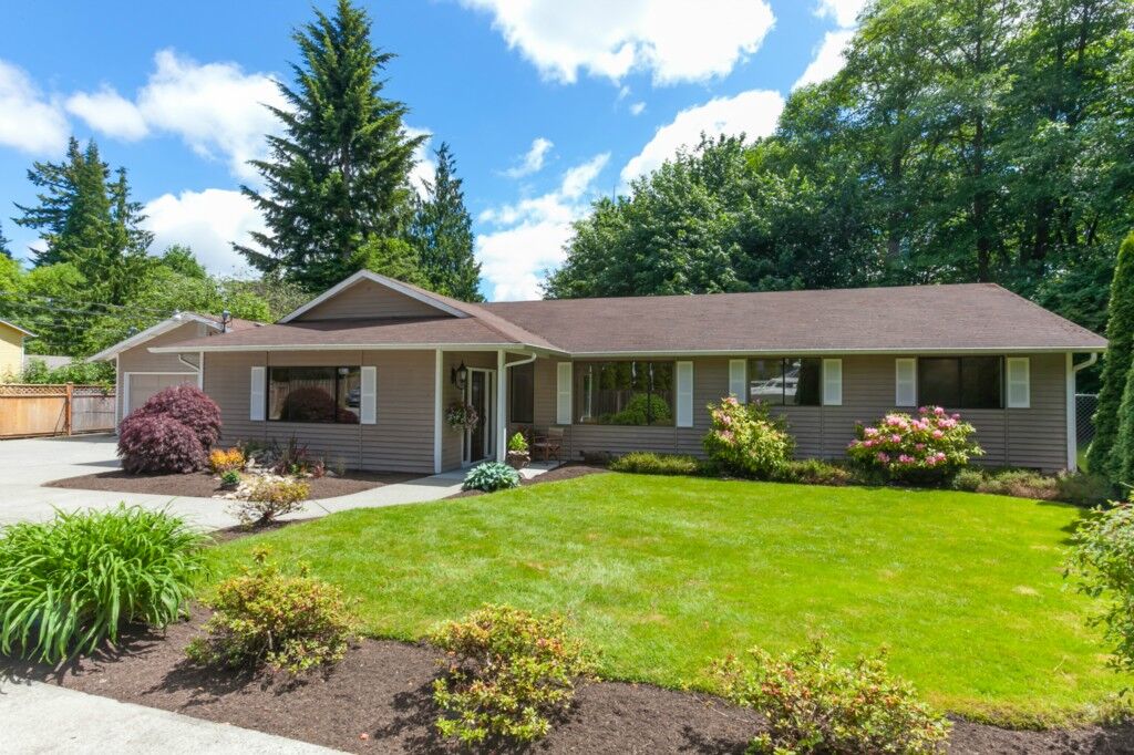 Property Photo: 13905 Ash Wy WA 98087