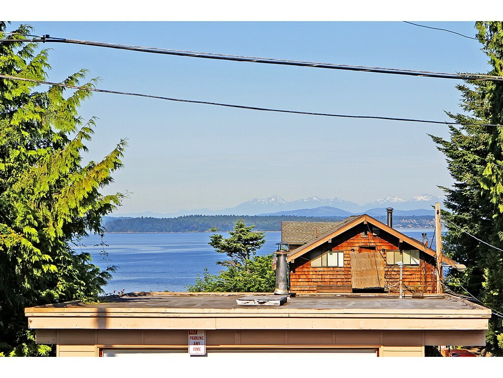 Property Photo:  7015 47th Ave SW  WA 98136 