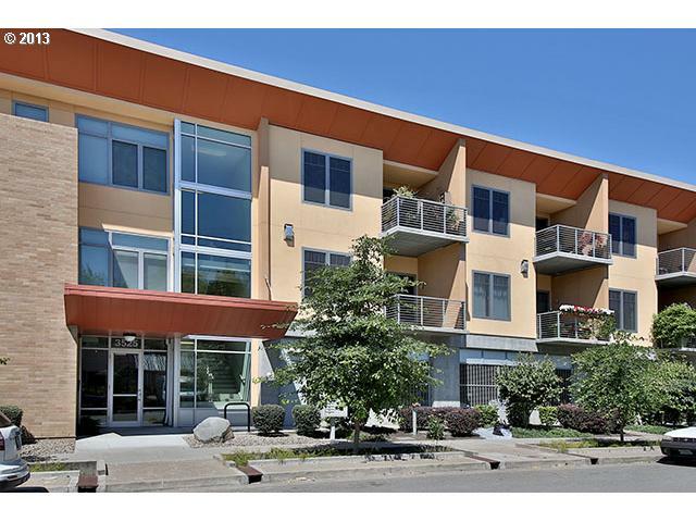 Property Photo: 3525 NE 50th Ave 202 OR 97213