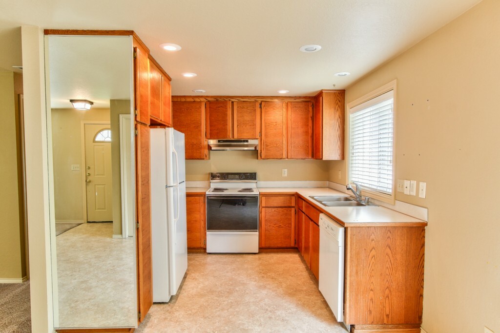 Property Photo: 329 N 23rd St WA 98273