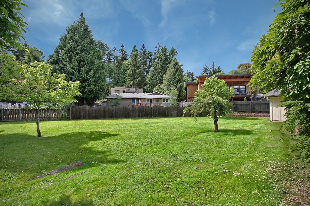 Property Photo: 1215 5th St WA 98003