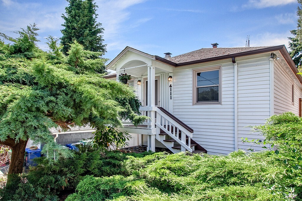 Property Photo:  4111 Palatine Ave N  WA 98103 