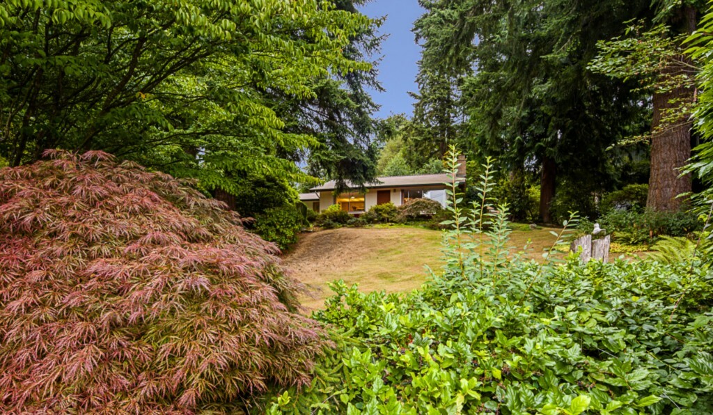 Property Photo:  8718 Maplewood Lane  WA 98026 