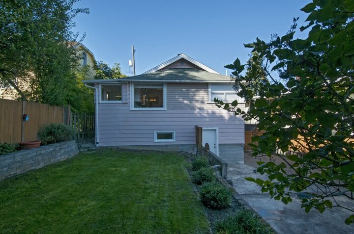 Property Photo:  935 N 81st St  WA 98103 