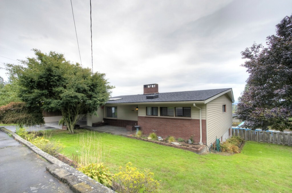Property Photo: 1508 35th St WA 98229