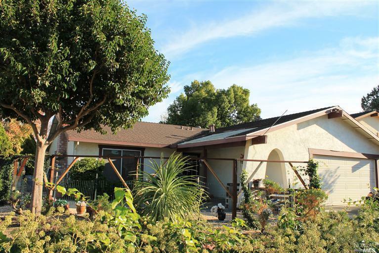 Property Photo: 200 Plantation Way CA 95687