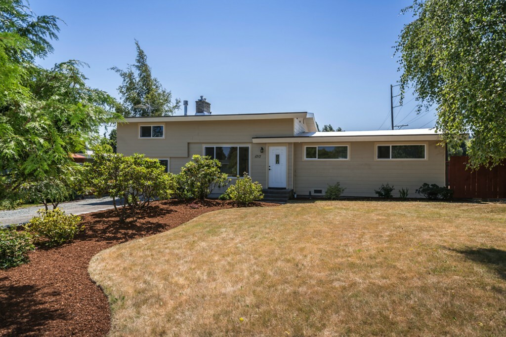 Property Photo:  1717 36th St  WA 98221 