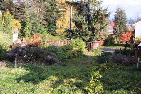 Property Photo:  1834 38th Ave E  WA 98112 