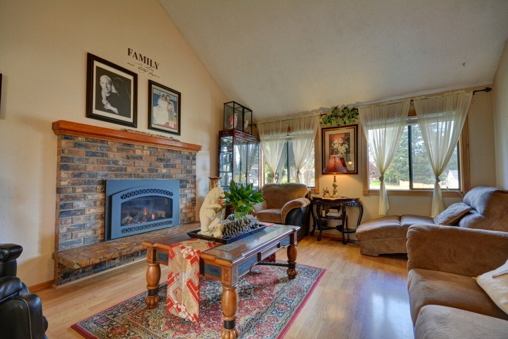 Property Photo:  993 SW 3rd Ave  WA 98277 