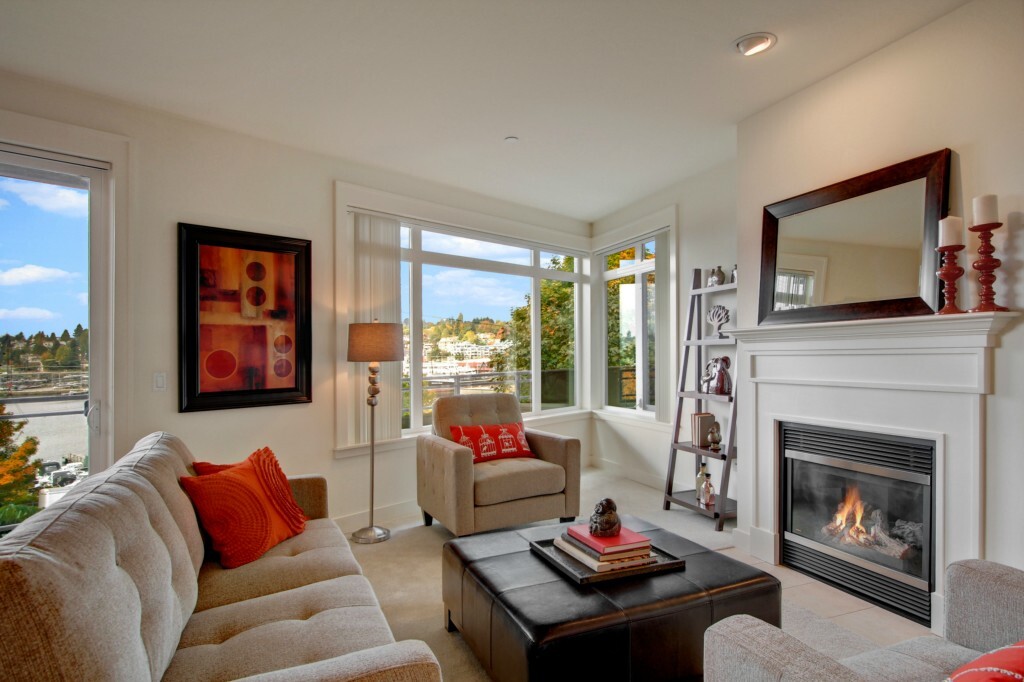 Property Photo: 3217 Eastlake Ave E 205 WA 98102