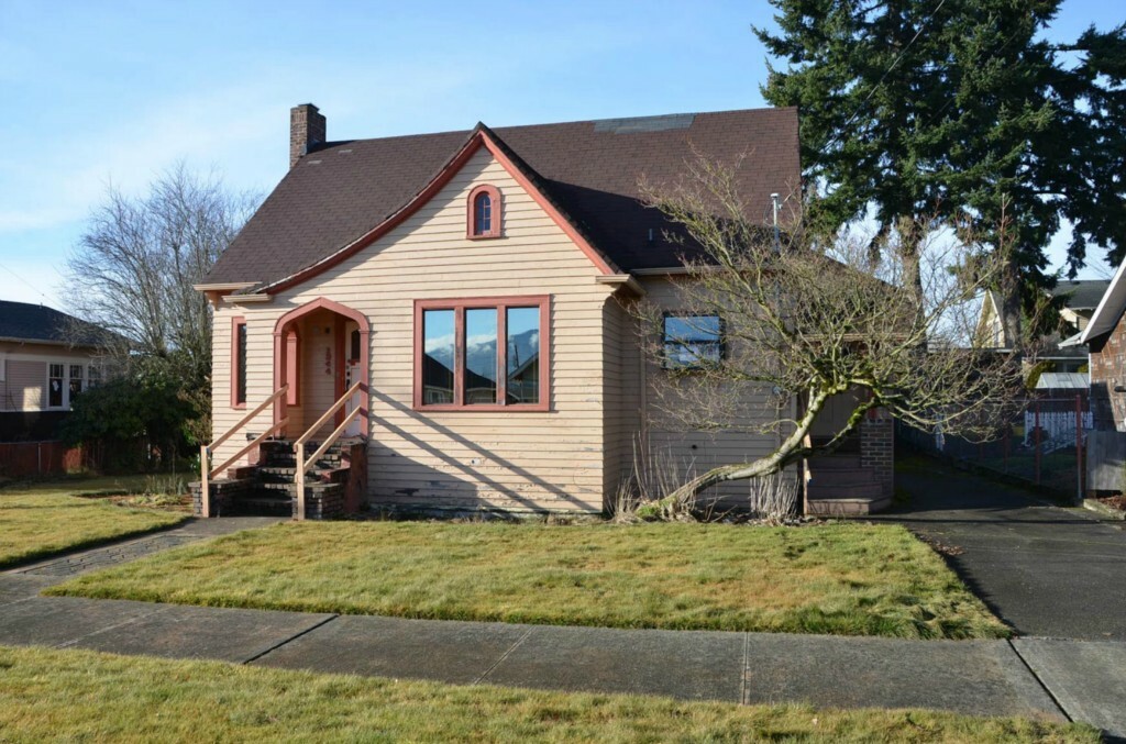 Property Photo:  1344 Porter St  WA 98022 