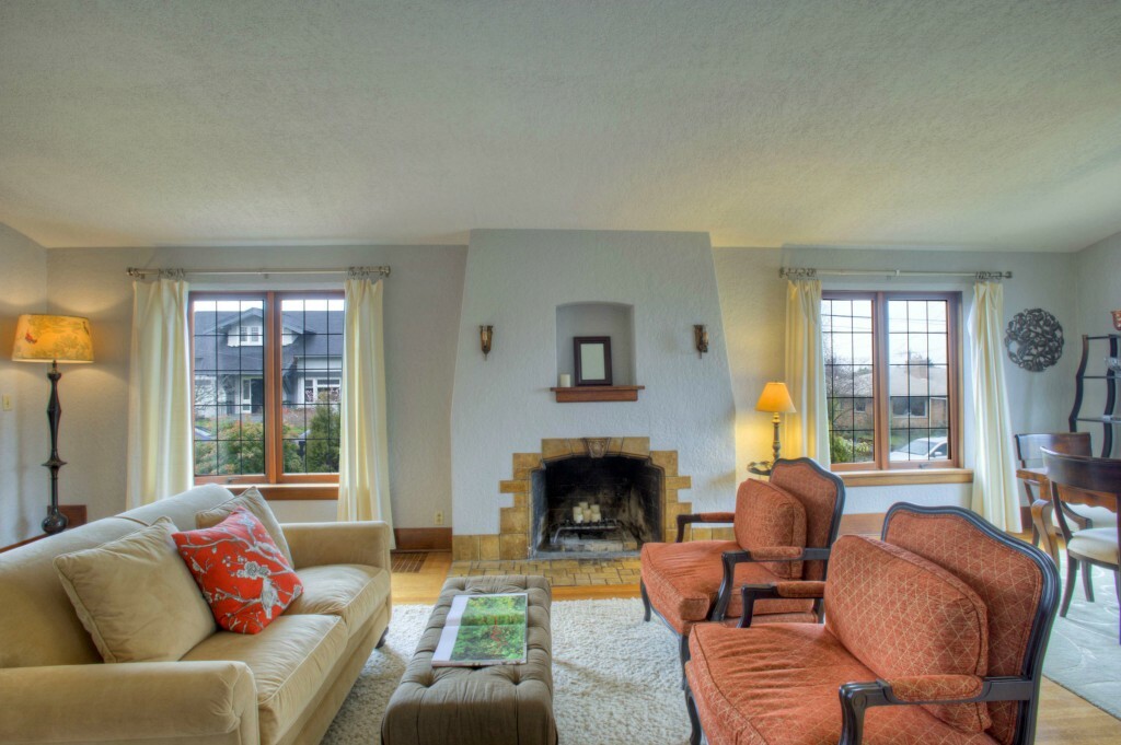 Property Photo: 1622 1st Ave N WA 98109