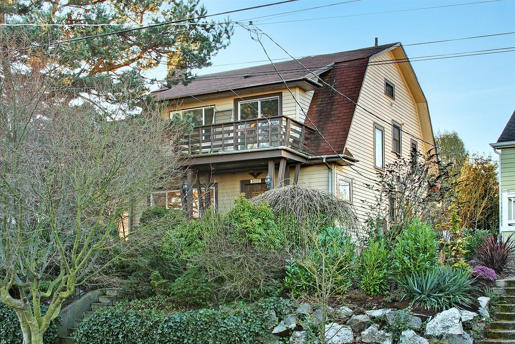 Property Photo:  3009 Belvidere Ave SW  WA 98126 