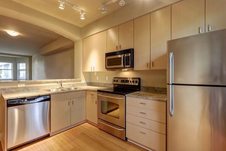 Property Photo:  16418 NE 91st Street 4  WA 98052 