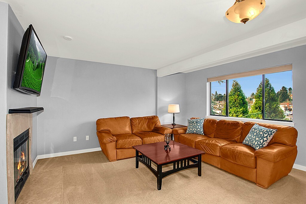 Property Photo: 8816 Nesbit Ave N 305 WA 98103