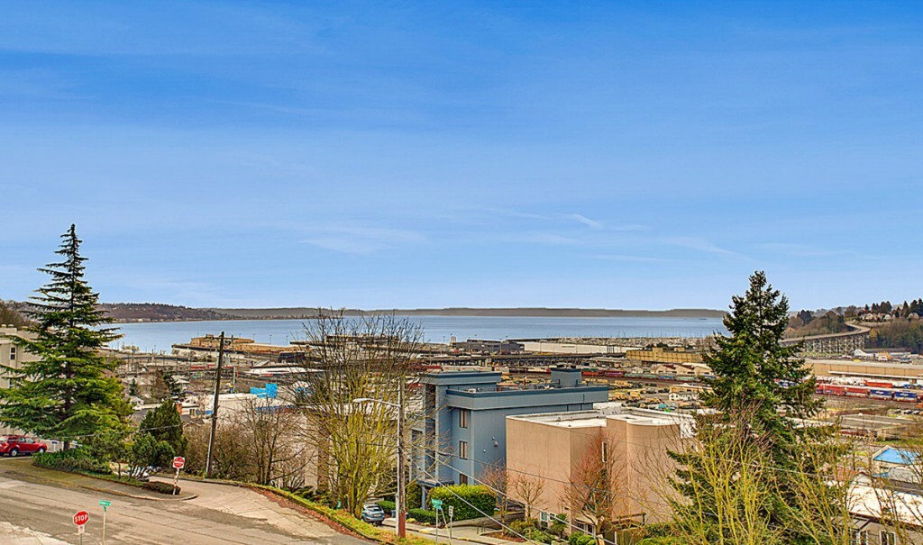 Property Photo: 2244 13th Ave W 308 WA 98119