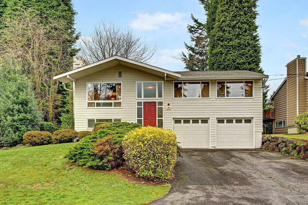 Property Photo:  6149 127th Place SE  WA 98006 