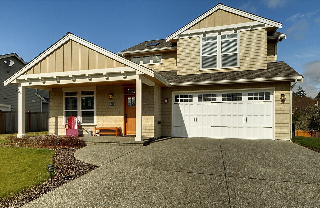 Property Photo:  2492 Soundview Dr NE  WA 98110 