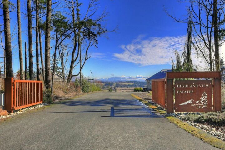 Property Photo: 774 Upper Valley Way WA 98282