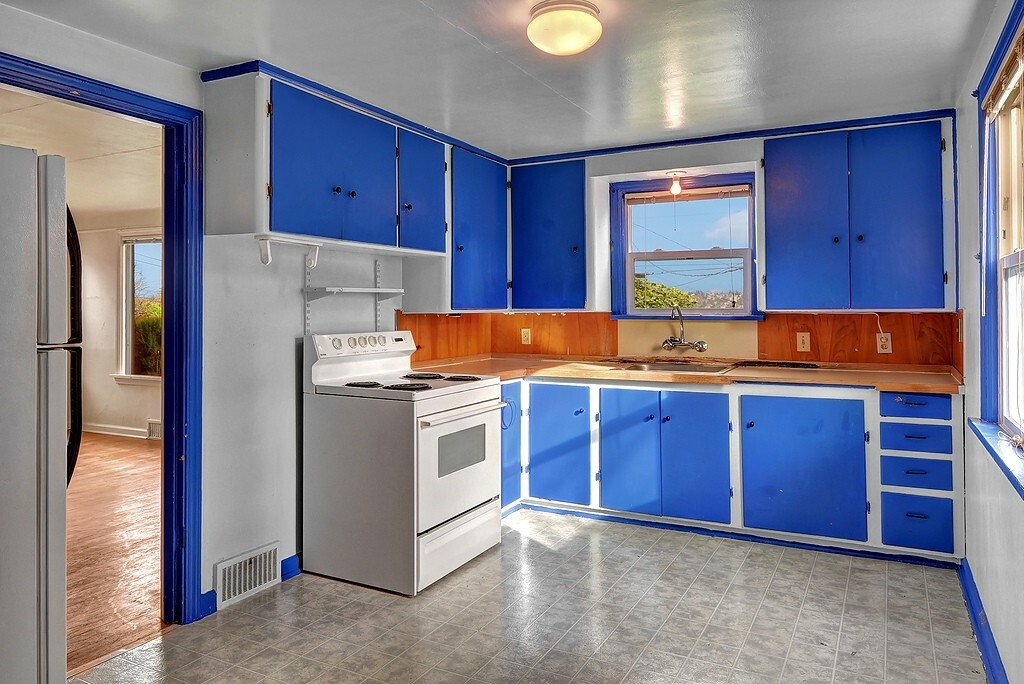 Property Photo: 4209 Williams Ave W WA 98199