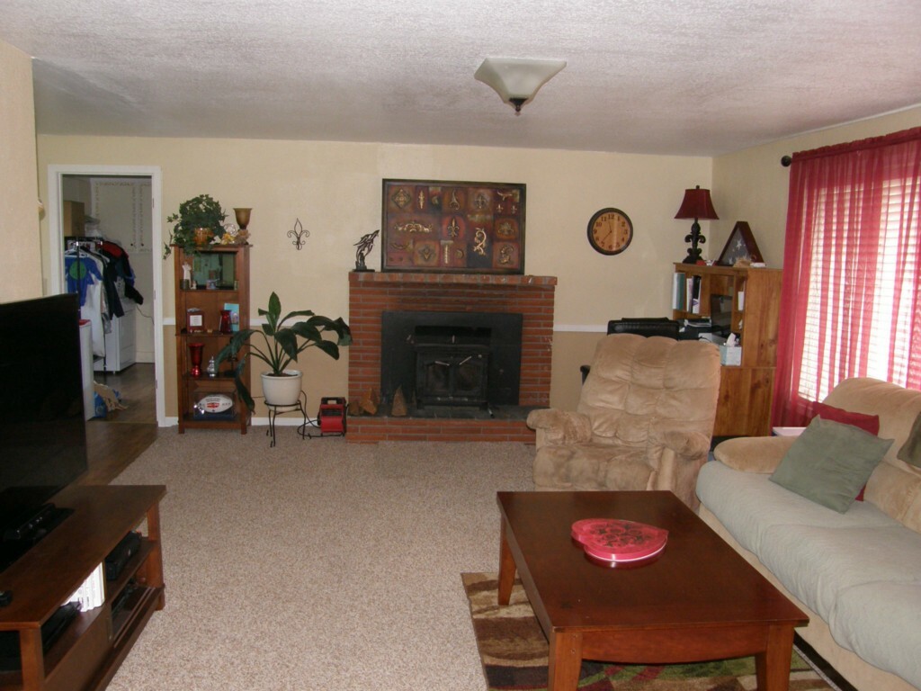 Property Photo:  1320 NE 8th  WA 98277 