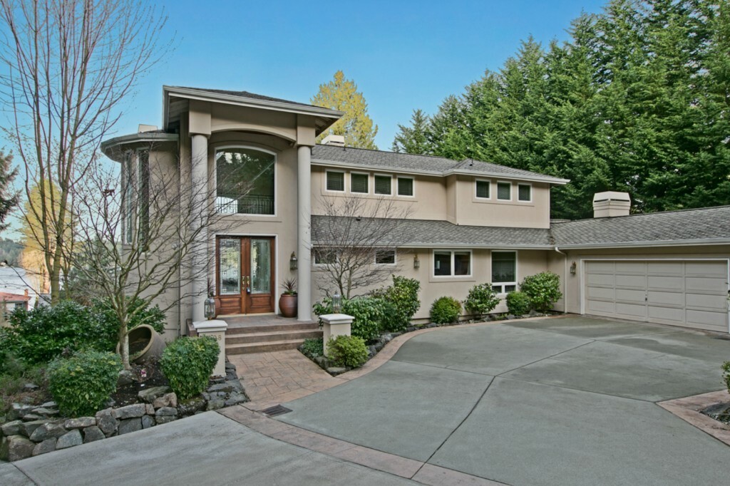 Property Photo:  8608 N Mercer Way  WA 98040 