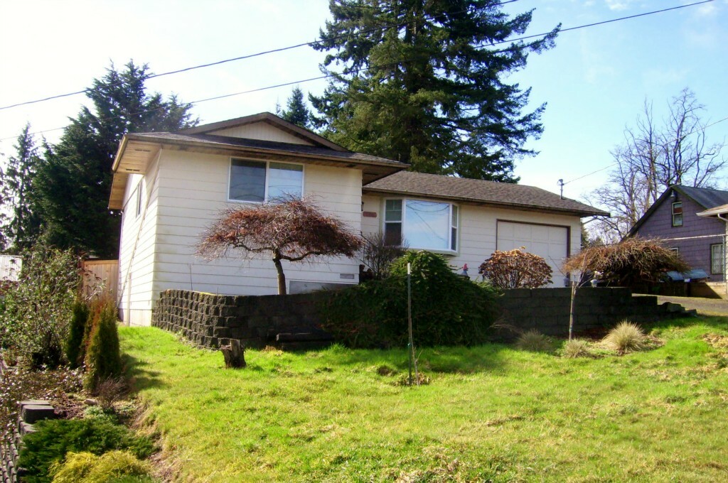 Property Photo:  206 105th Street SW  WA 98204 