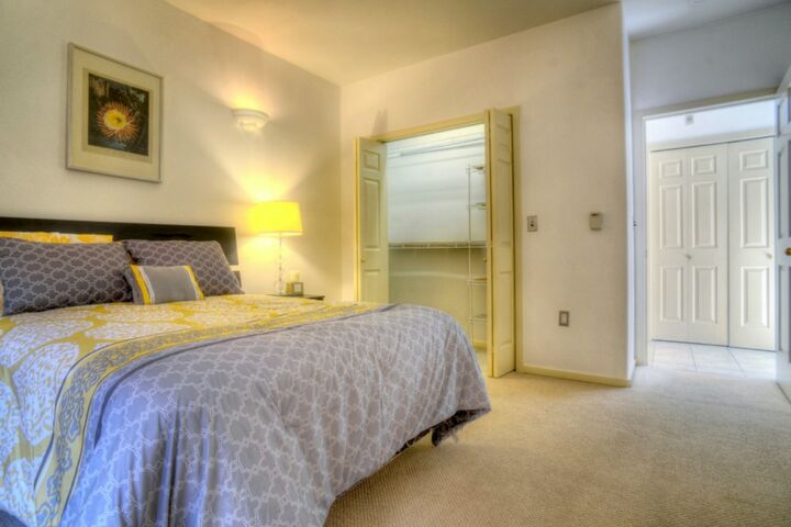 Property Photo: 1709 18th Avenue 102 WA 98122