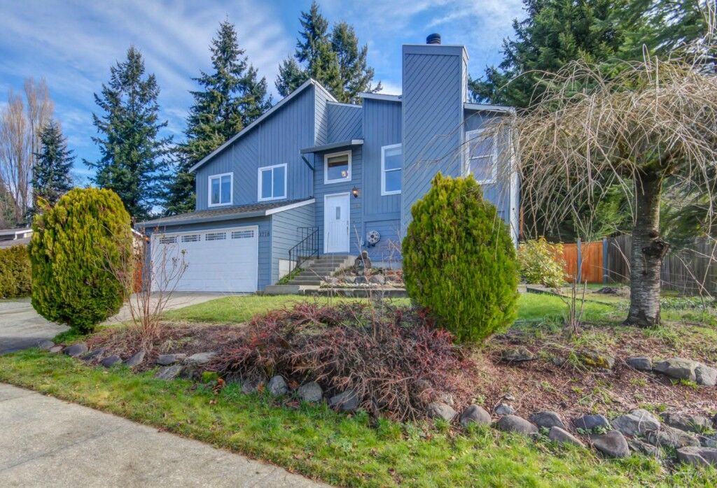Property Photo:  1718  Monterey Avenue NE  WA 98056 