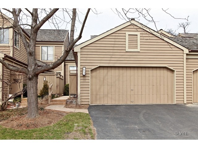 Property Photo: 474 White Oak Lane 474 IL 60010