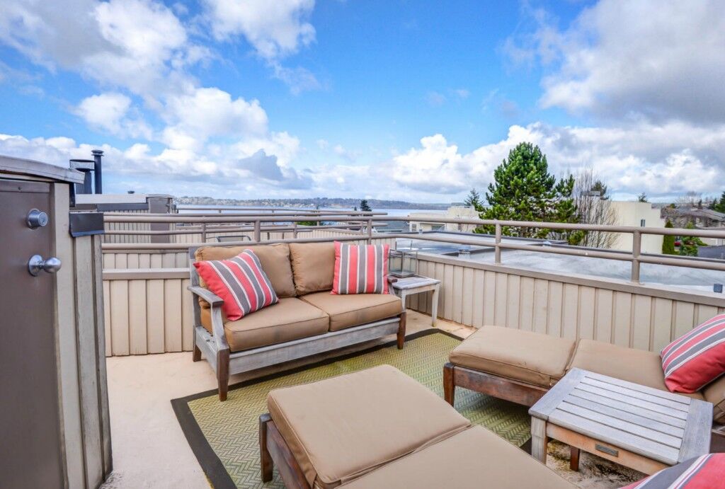 Property Photo:  10140 NE 63rd Street 18  WA 98033 