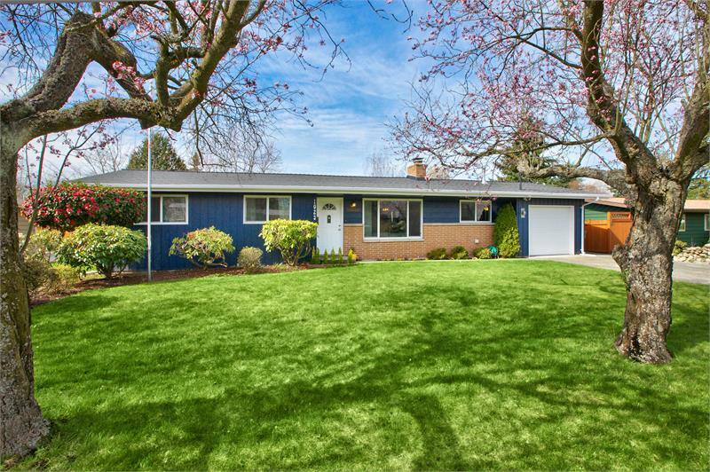 Property Photo:  1023 Lynnwood Ave NE  WA 98056 