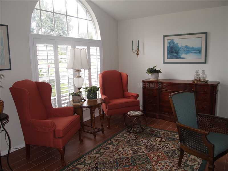 Property Photo:  10004 Colonnade Drive  FL 33647 