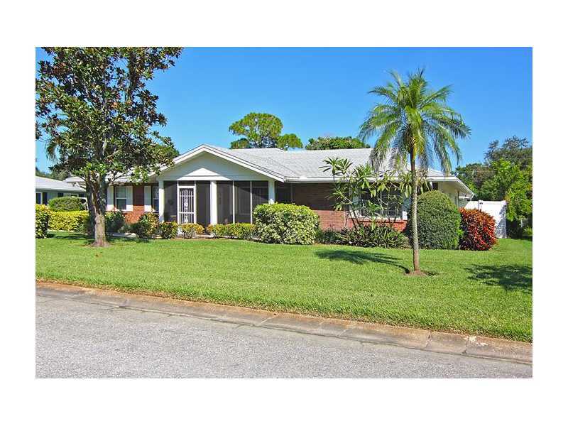 Property Photo: 5612 10th Avenue Drive W FL 34209