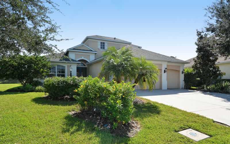 Property Photo: 7511 Harleston Court FL 34201