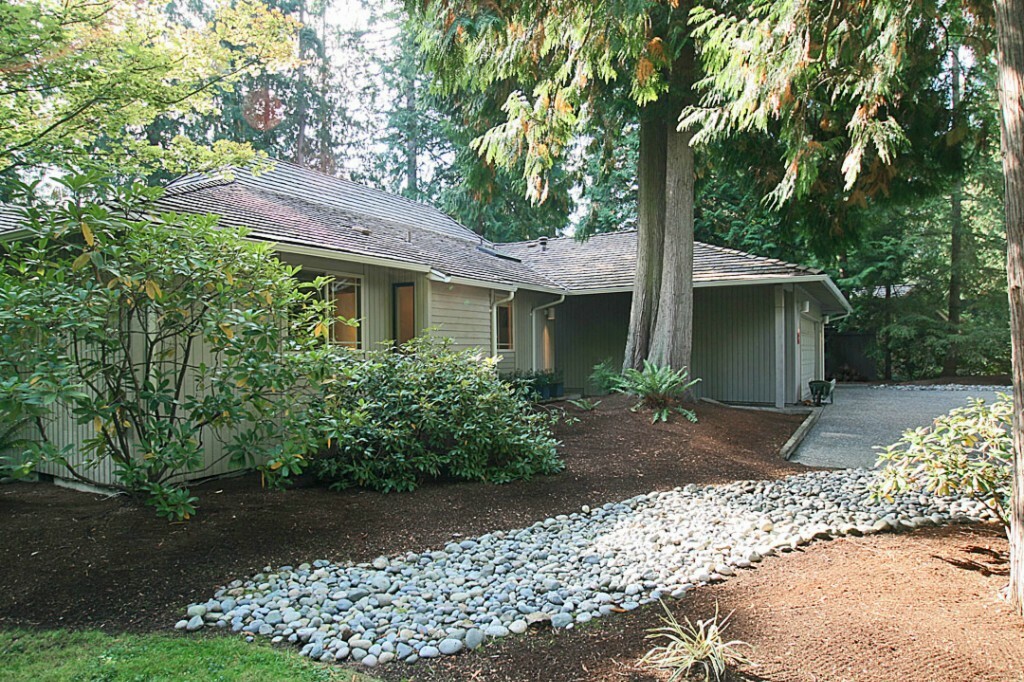 Property Photo:  3010 Sahalee Dr W  WA 98074 