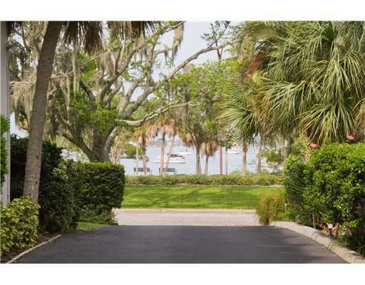 Property Photo:  605 S Gulfstream Avenue 4B  FL 34236 