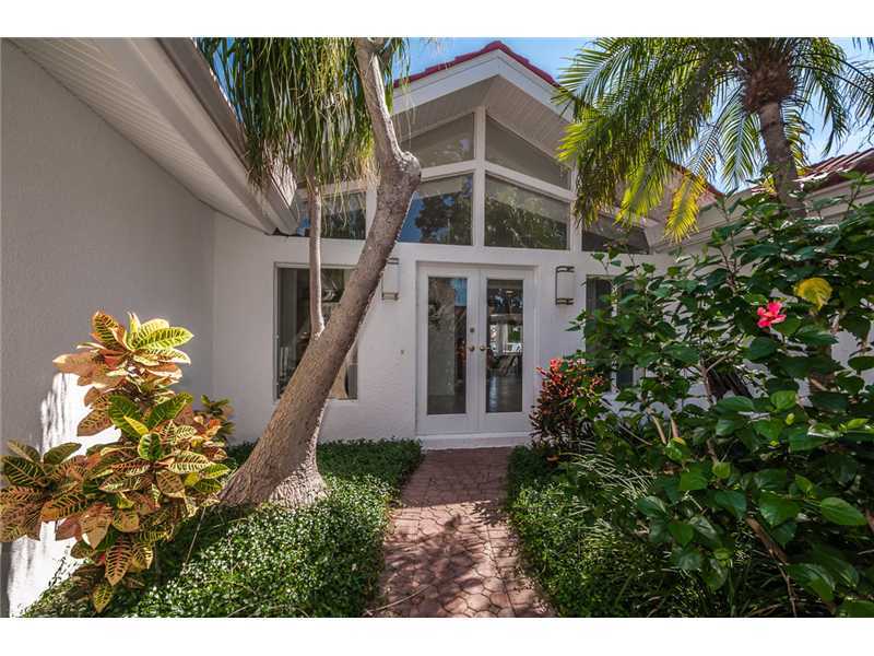 Property Photo: 5810 Bahama Way S FL 33706