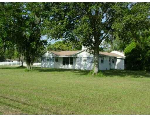 Property Photo: 17110 Tobacco Road FL 33558