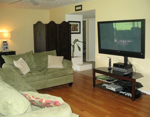 Property Photo:  413 E Lake Drive  FL 34232 