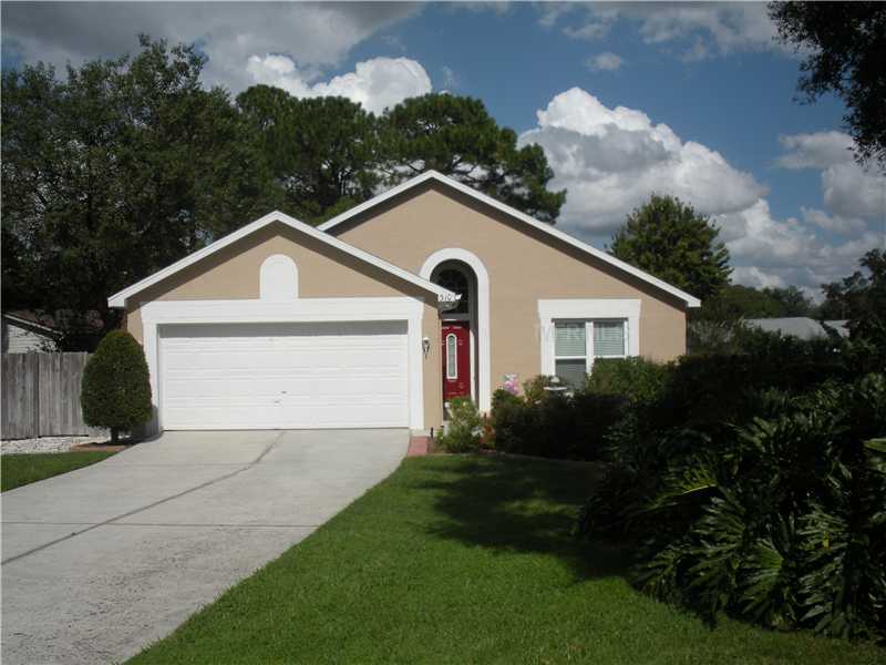 Property Photo:  310 Oak Park Place  FL 32707 