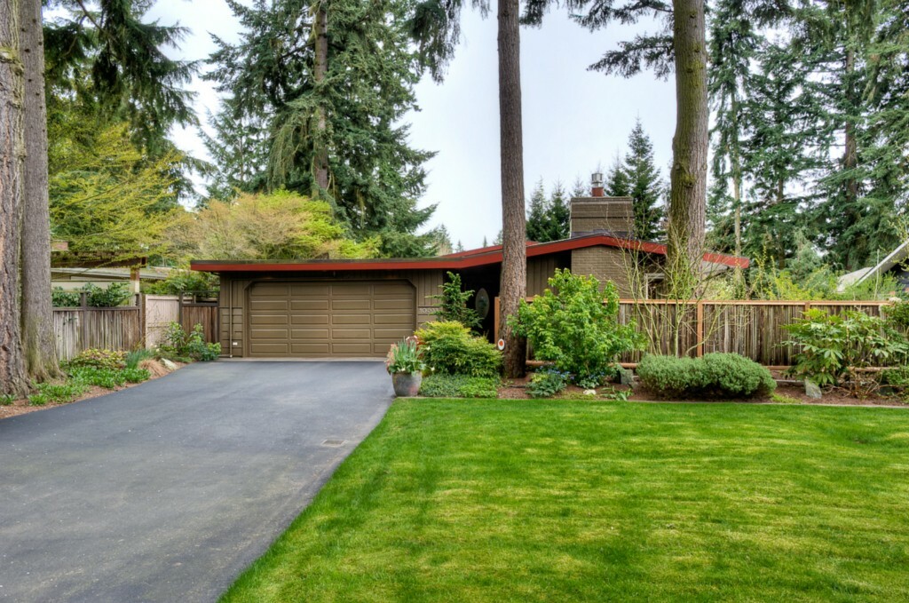 Property Photo:  10633 NE 45th St  WA 98033 