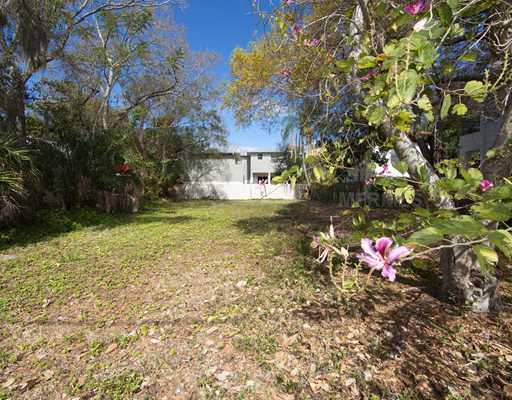 Property Photo:  1717 Oak Street  FL 34236 