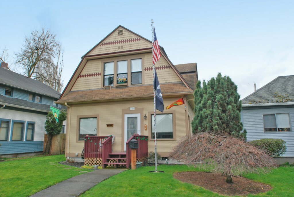 Property Photo: 111 F St SE WA 98002