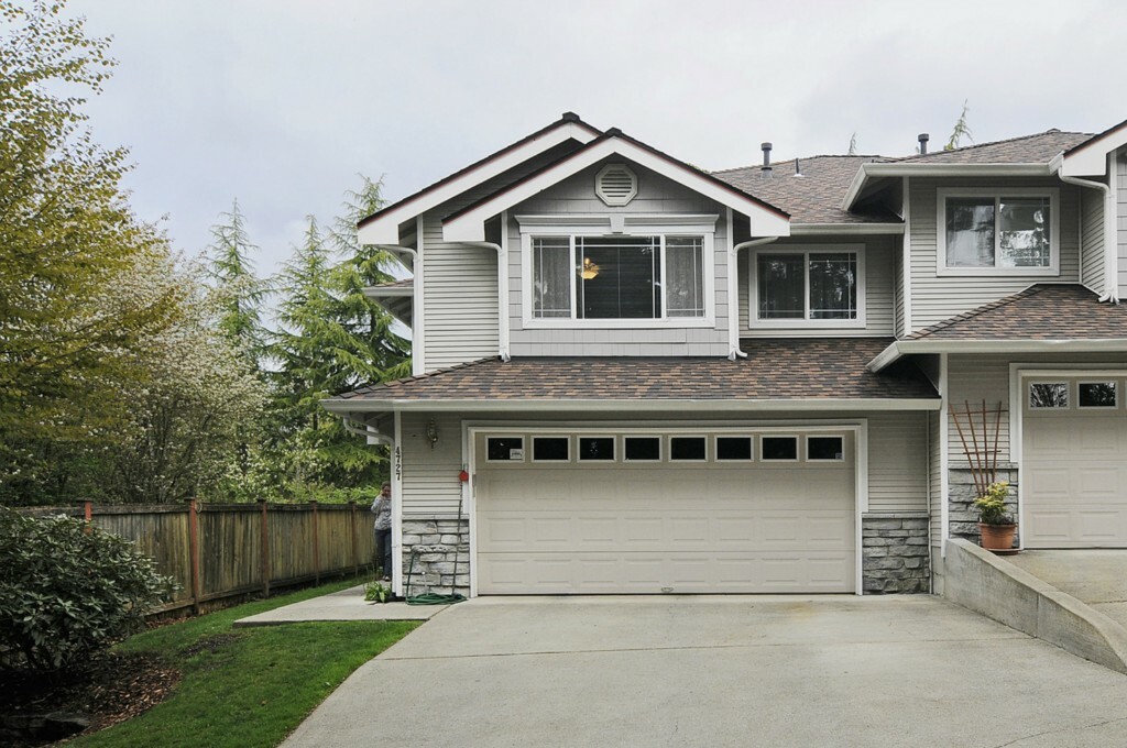 Property Photo:  4727 159th St SW  WA 98087 