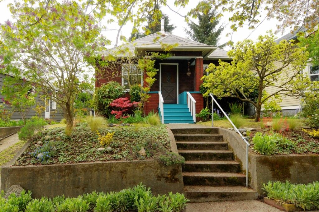 Property Photo:  4117 Ashworth Avenue N  WA 98103 