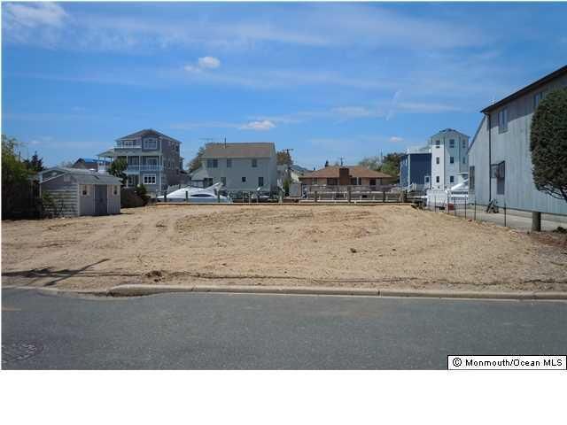 Property Photo:  18 Pilot Road  NJ 08753 